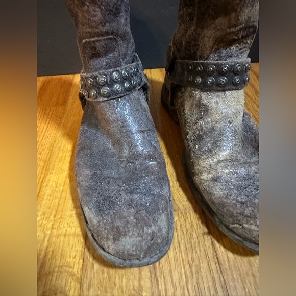 FRYE PHILLIP STUDDED HARNESS DISTRESSED BOOTS ANKLE LEATHER BIKER SIZE 8 1\2 B - Picture 5 of 14